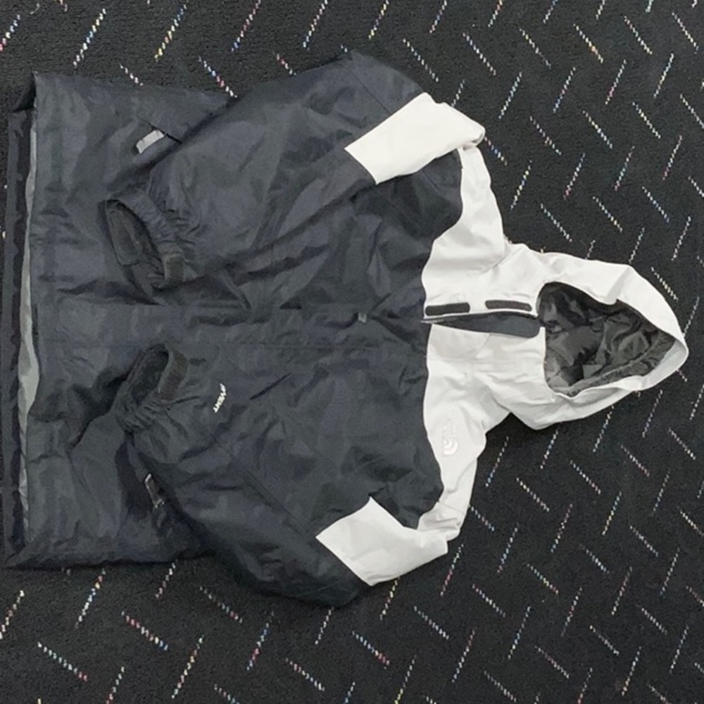 Boys XL North Face jacket EUC